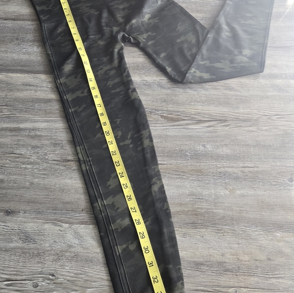 Spanx Look At Me Now Camo Leggings 🖤 Size XL – Never Worn - Picture 5 of 7
